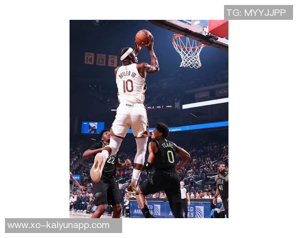 巴特勒半场表现抢眼17分钟内贡献12分2板3助2断展现强大杀伤力 巴特勒半场表现抢眼17分钟内贡献12分2板3助2断展现强大杀伤力